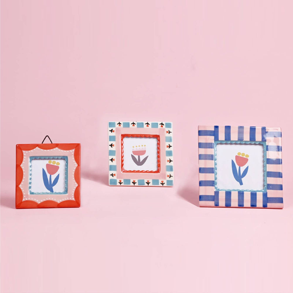 Hand-painted Ceramic Photo Frame, Red Scallop